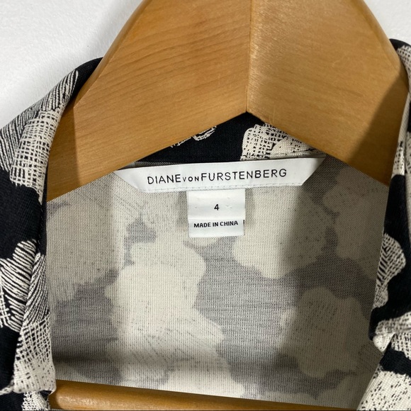 Diane Von Furstenburg Jeanie Silk Wrap Dress size 4 - Picture 2 of 8